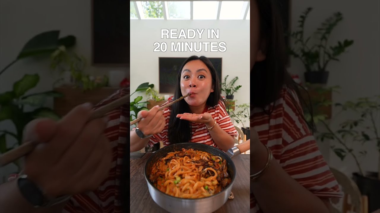 ONE POT SPICY CREAMY UDON W/ CRISPY MUSHROOMS (20 MINUTES ONLY!)