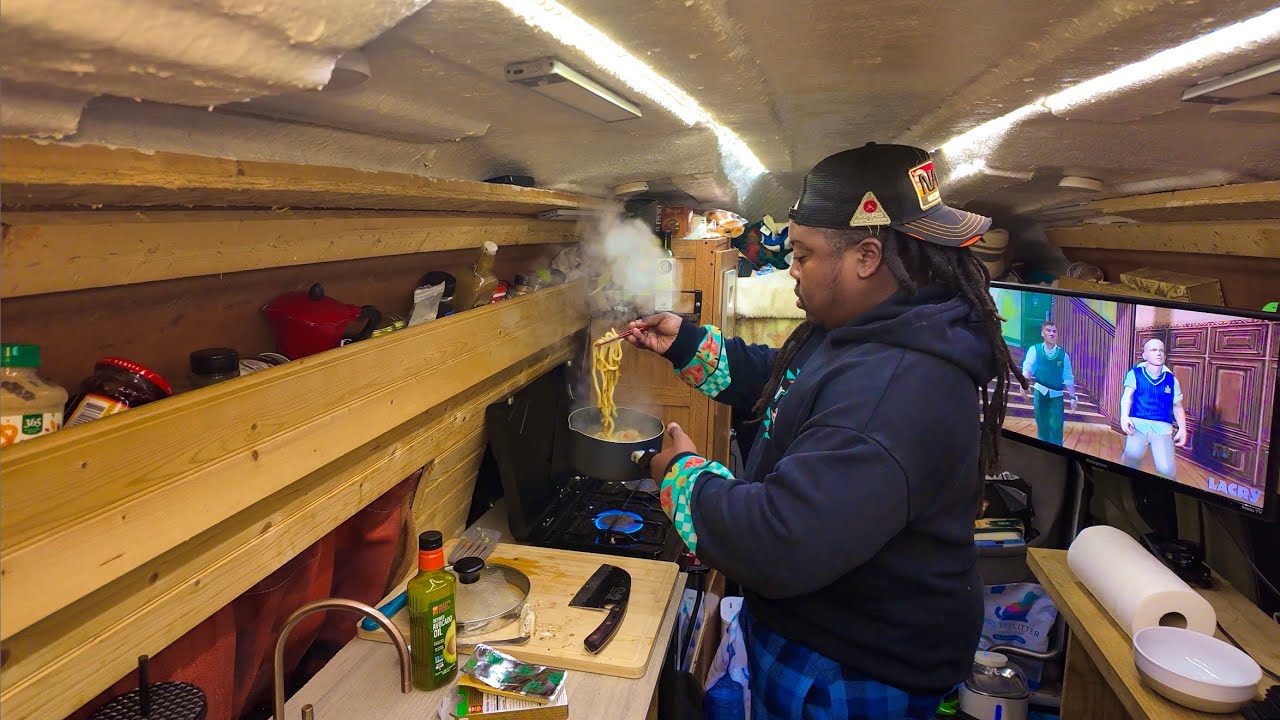 Winter Camping, Cooking & New Van Build? (Made Curry Udon) 