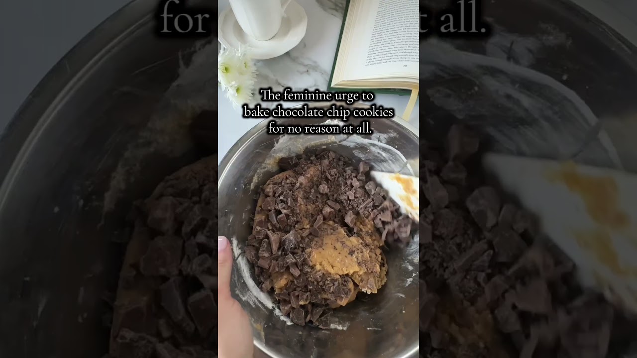 This chocolate chip cookie takes your breath away!   #bakingfromscratch #baking #cookies