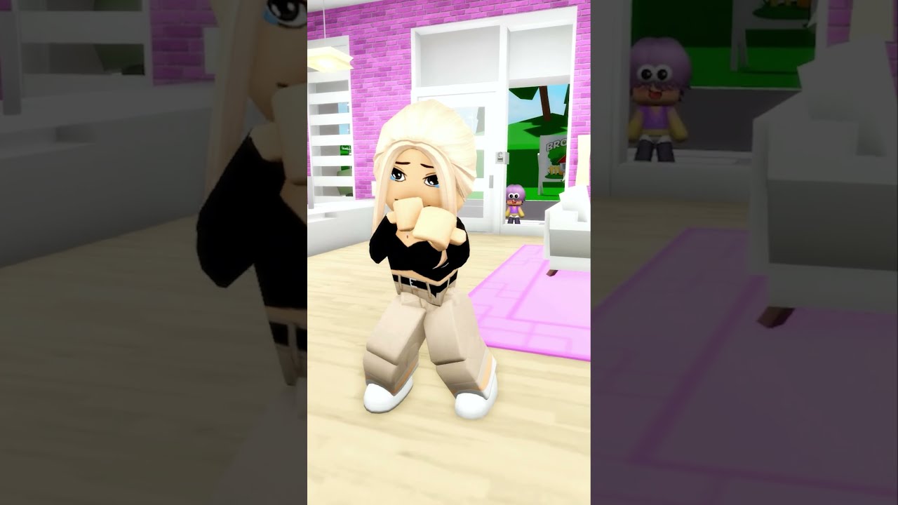 The banana peel got me! 😭🍌 #roblox #robloxshorts #shorts