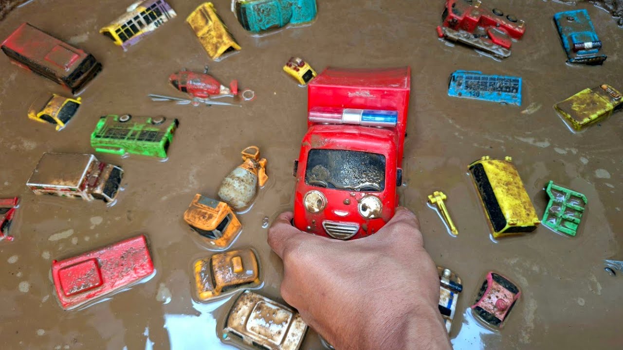 WOW Mobil Mobilan Tayo The Little Bus di Kolam Lumpur, Mobil Balap, Mobil Polisi, Mobil Truk, Derek