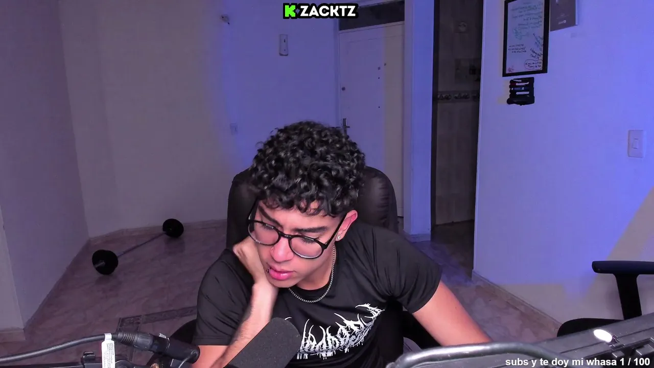 Streamer jugando con su amante mientras su novio duerme 😈
