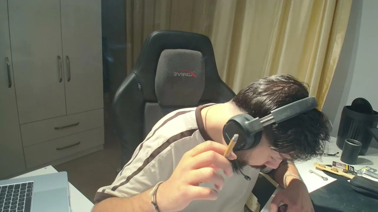 sarkı dinliyoruuzzzz