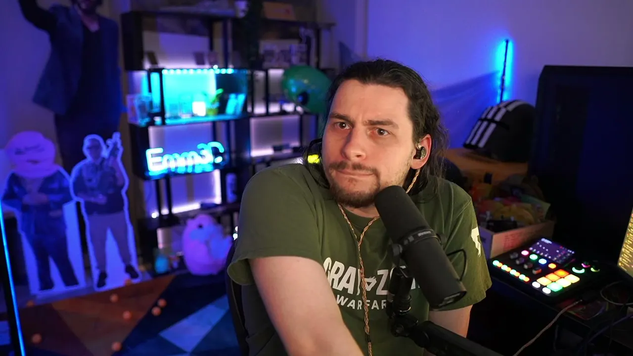 PIXELMON | NEW !MERCH IS HERE! | !twitch !yt