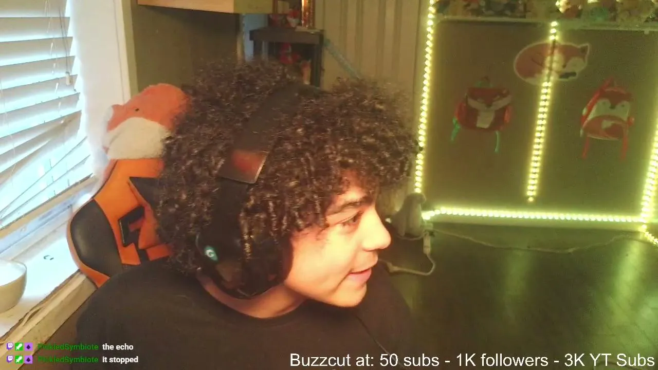 [DROPS ON] REACTIONS + GAMING 🎮 | MULTISTREAMING 🔴 | 📱 ronron_mc ON TWITTER / INSTAGRAM / TIKTOK | 🟣 TWITCH: ronronmclive