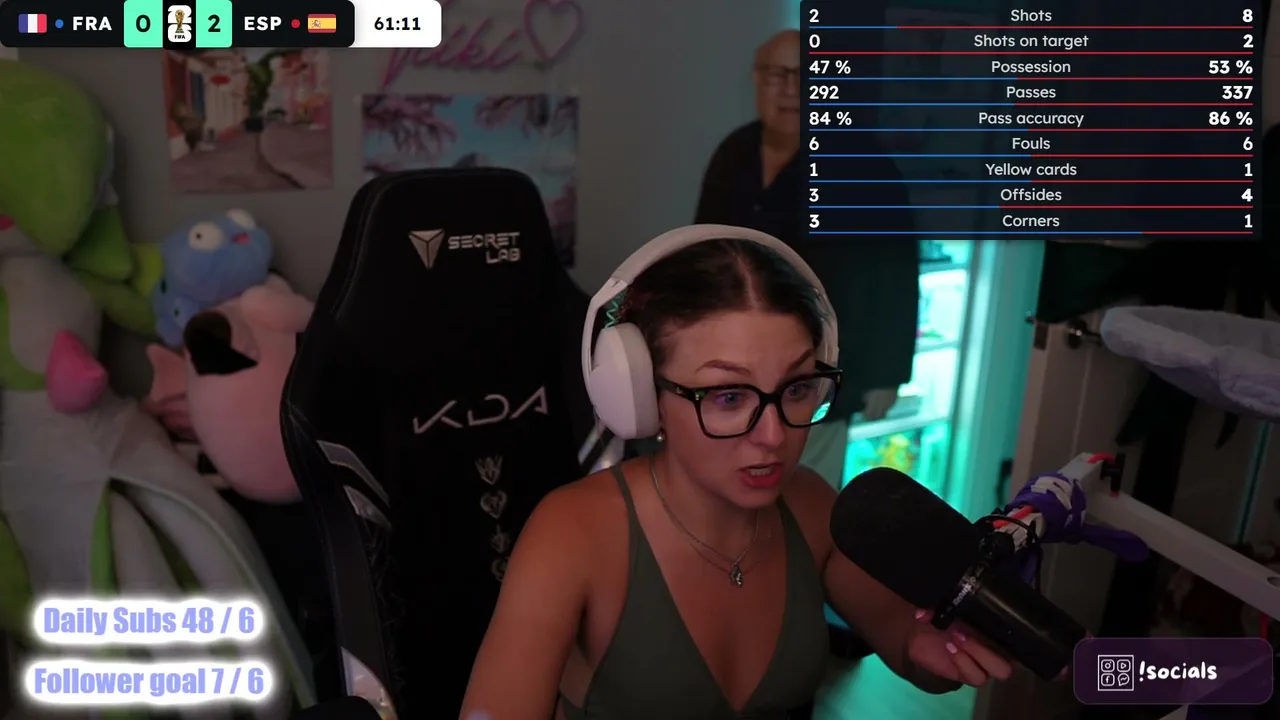 I LIKE TO BUILD LEGO ON STREAM @itssviiki on INSTA