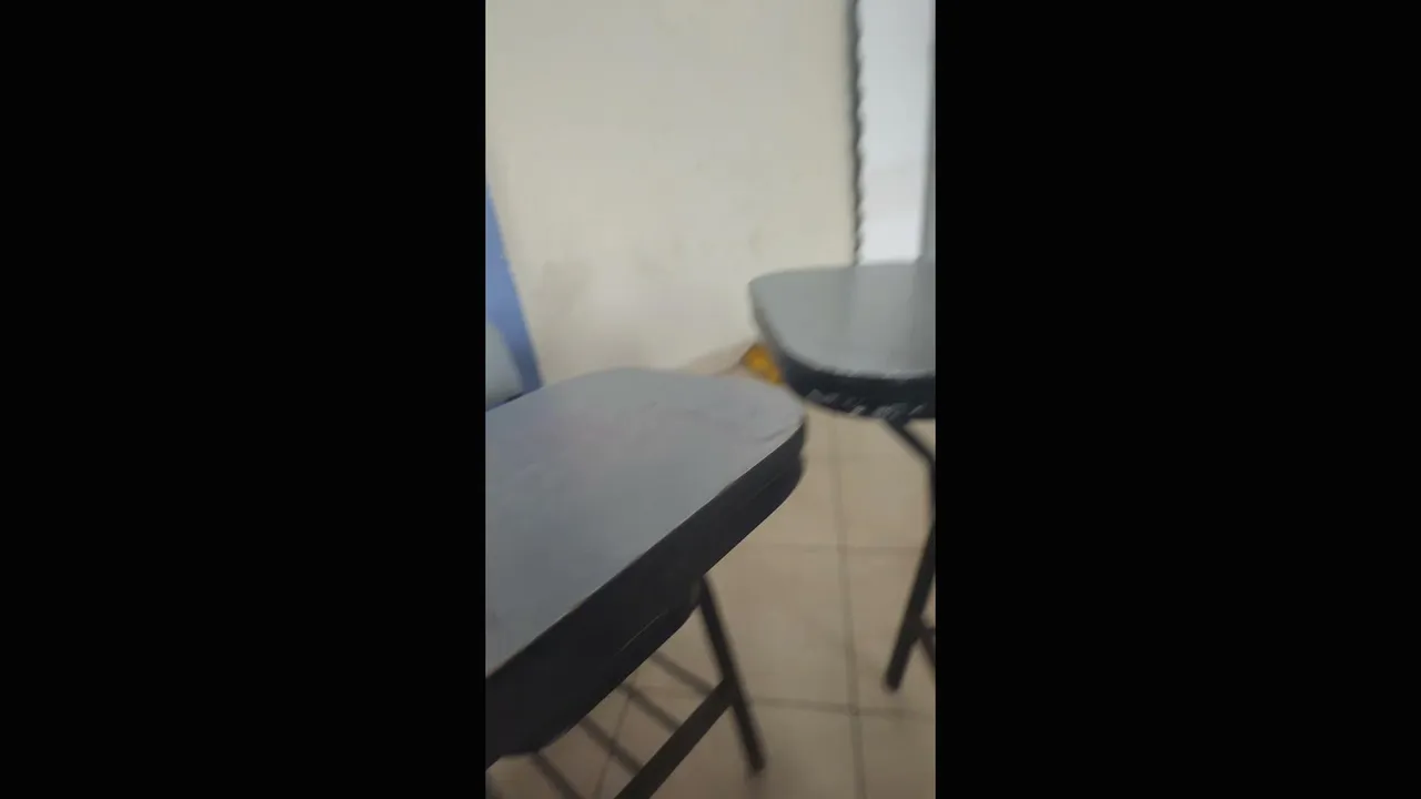 COMIENDO MANDARINA