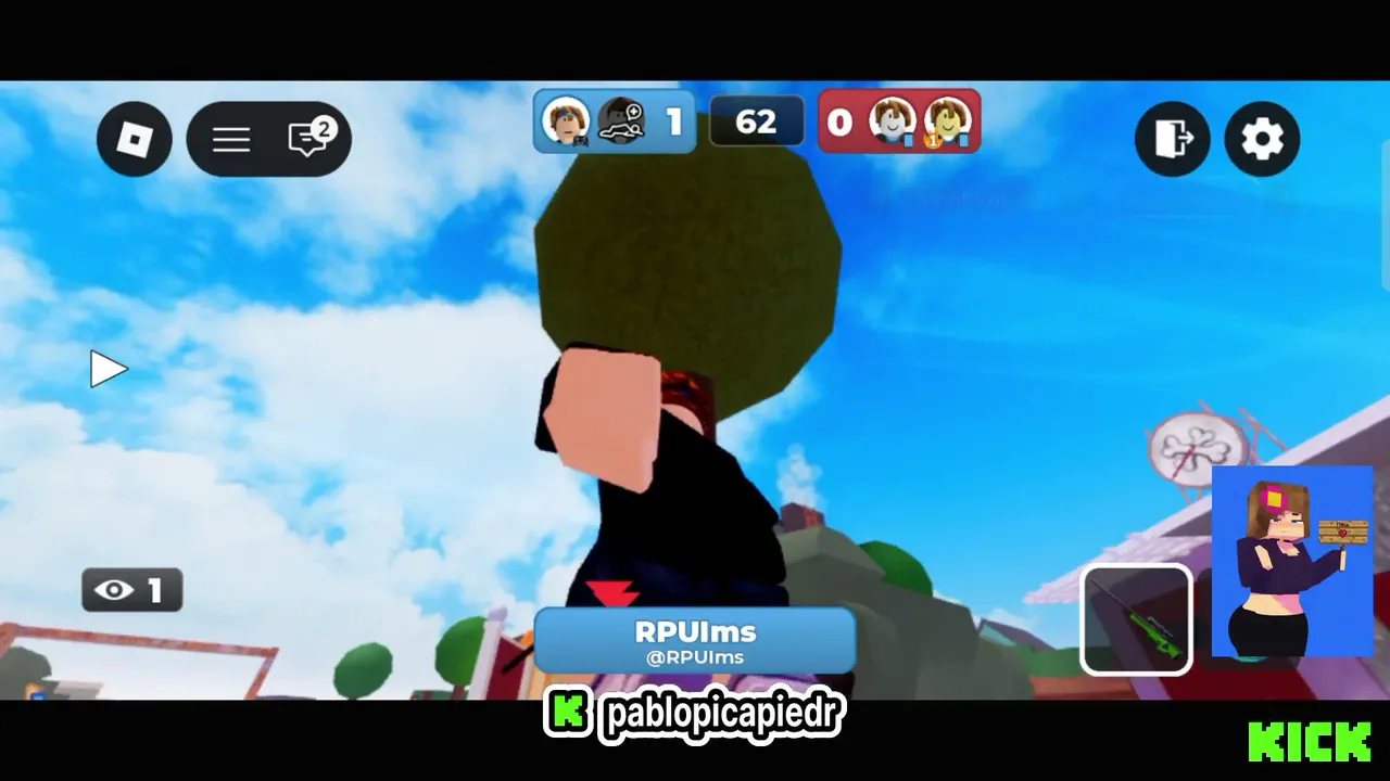 jugando roblox y minecraft