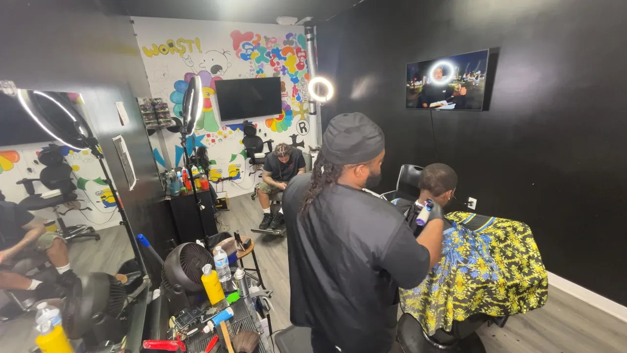 in the shop with skillzz 💈🎶