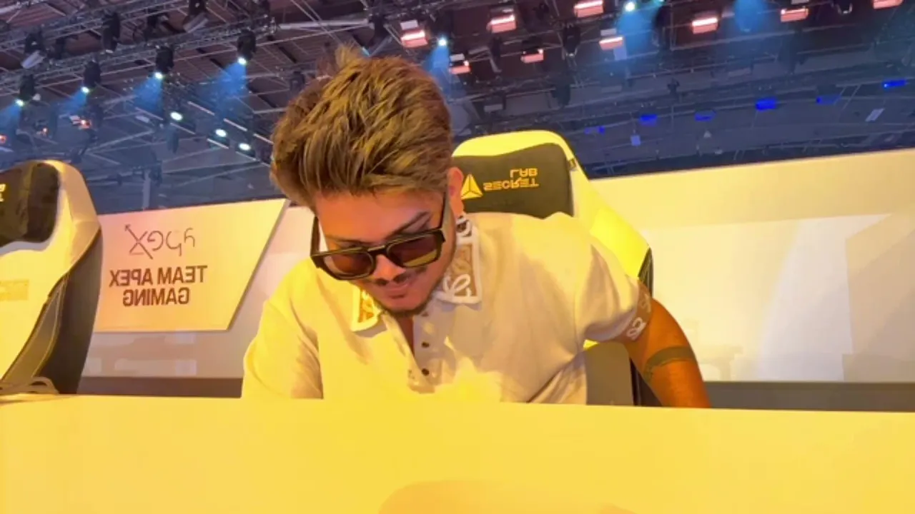 LIVE FROM EWC VENUE IRL