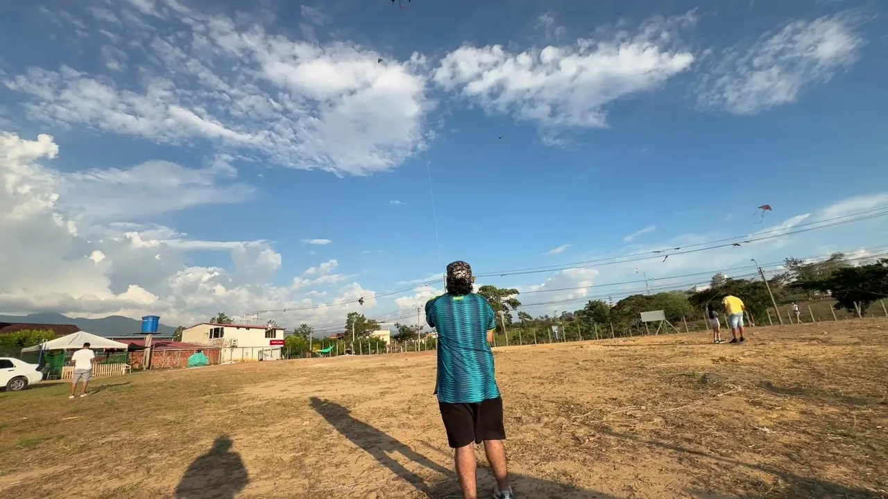 IRL VOLANDO COMETAS CON DTFM │@nicohernandezp_ @lynx.flp
