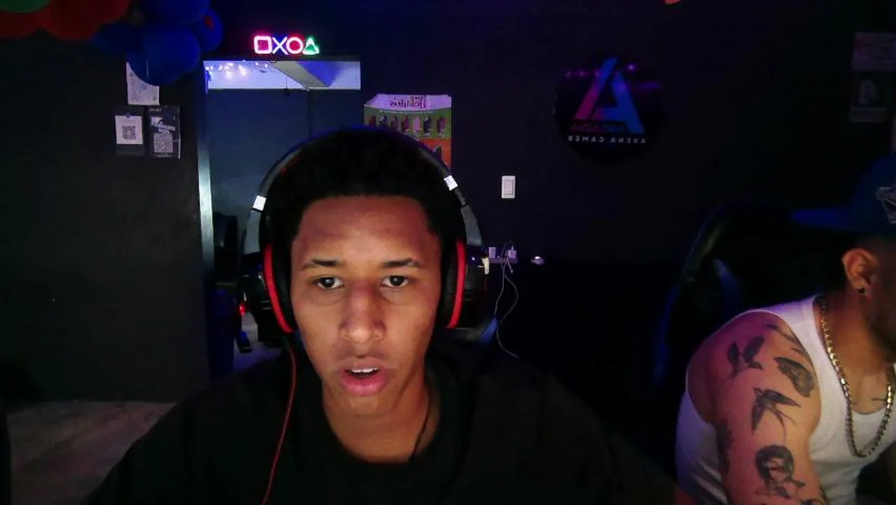 STREAM CON GROOT JUGANDO DE TODO