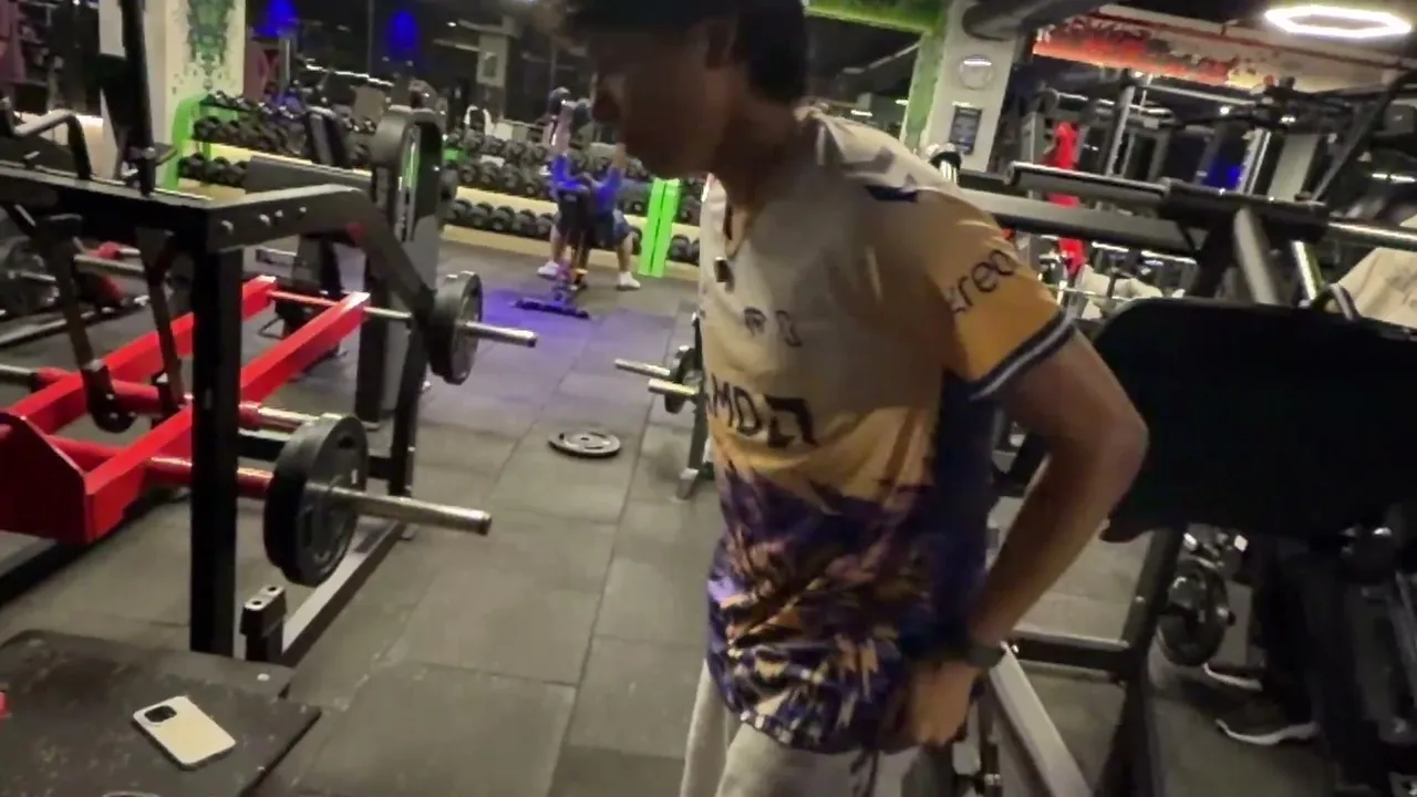IRL stream from gym LEG DAY  with gang
