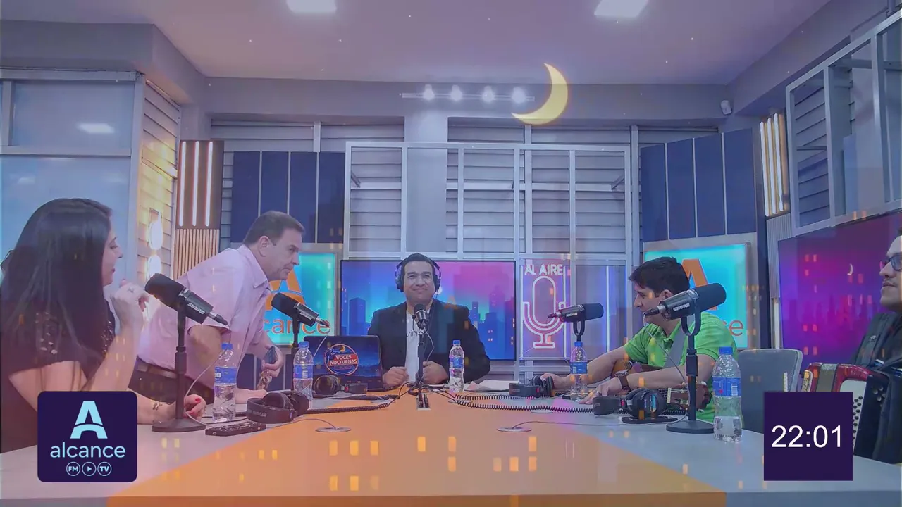 VOCES NOCTURNAS - EN VIVO