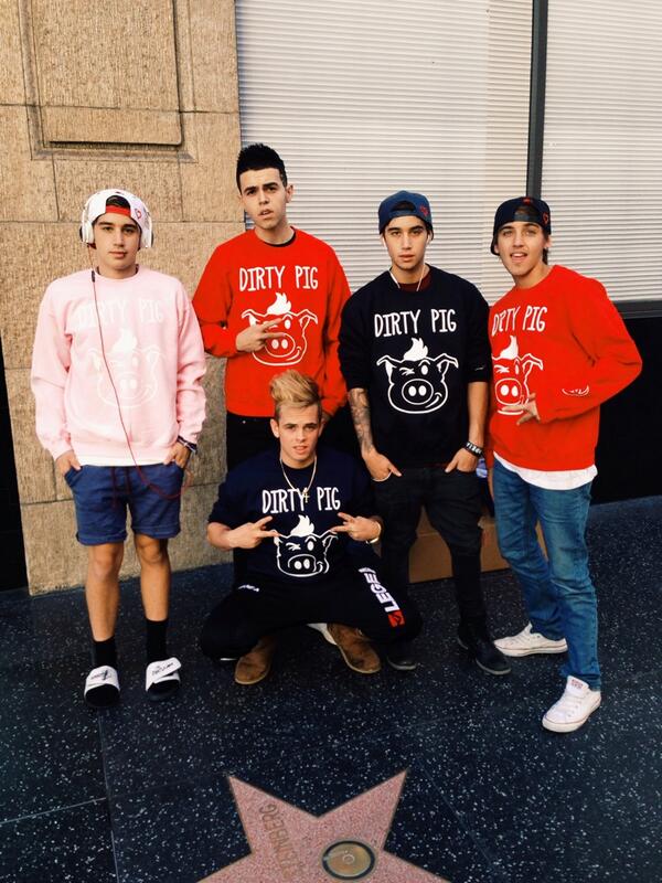 Jumpers came in today 😜 http://t.co/WasdgqzmSg