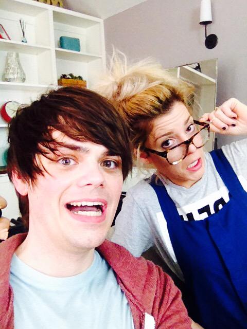 I'm very VERY happy this photo exists! @gracehelbig http://t.co/pWv9OMfJEz