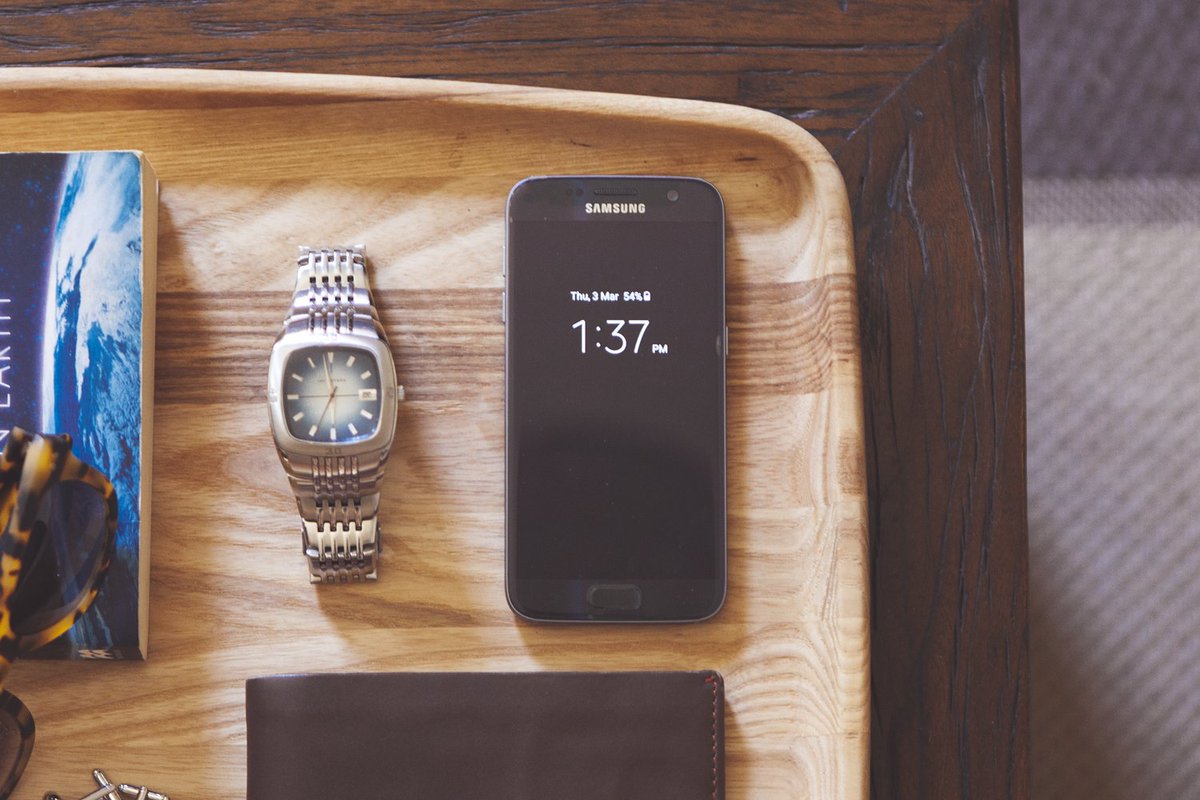 In store now - the phone you've been waiting for! Check out what's to love about #GalaxyS7 https://t.co/85VjIvTGp2 