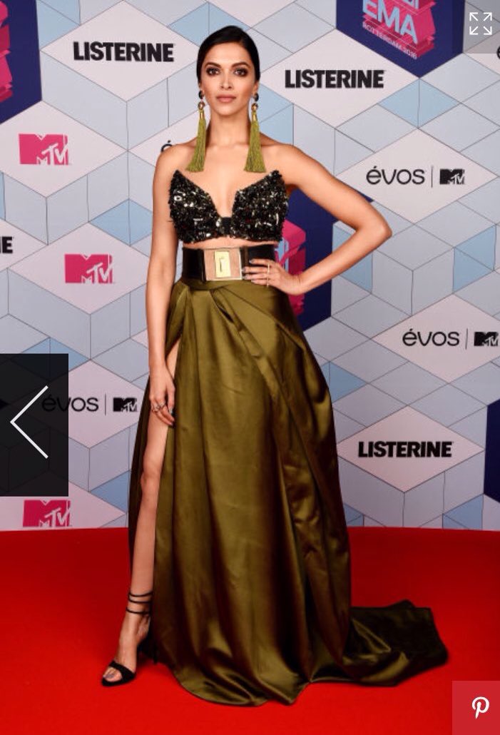 [Article] Elle Magazine (US) included  Deepika Padukone in their Best Celebrity Looks from #MTVEMAs. #DeepikaAtEMAs https://t.co/OQM8OKZhhM 