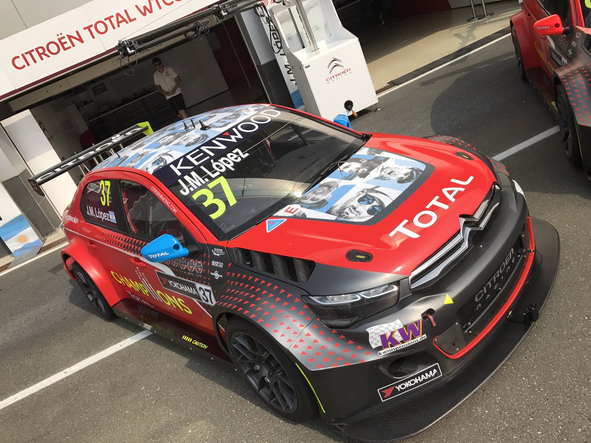 Mi auto para la última carrera! Con los colores de mi bandera y fotos de cada momento! Gracias @CitroenRacing 
