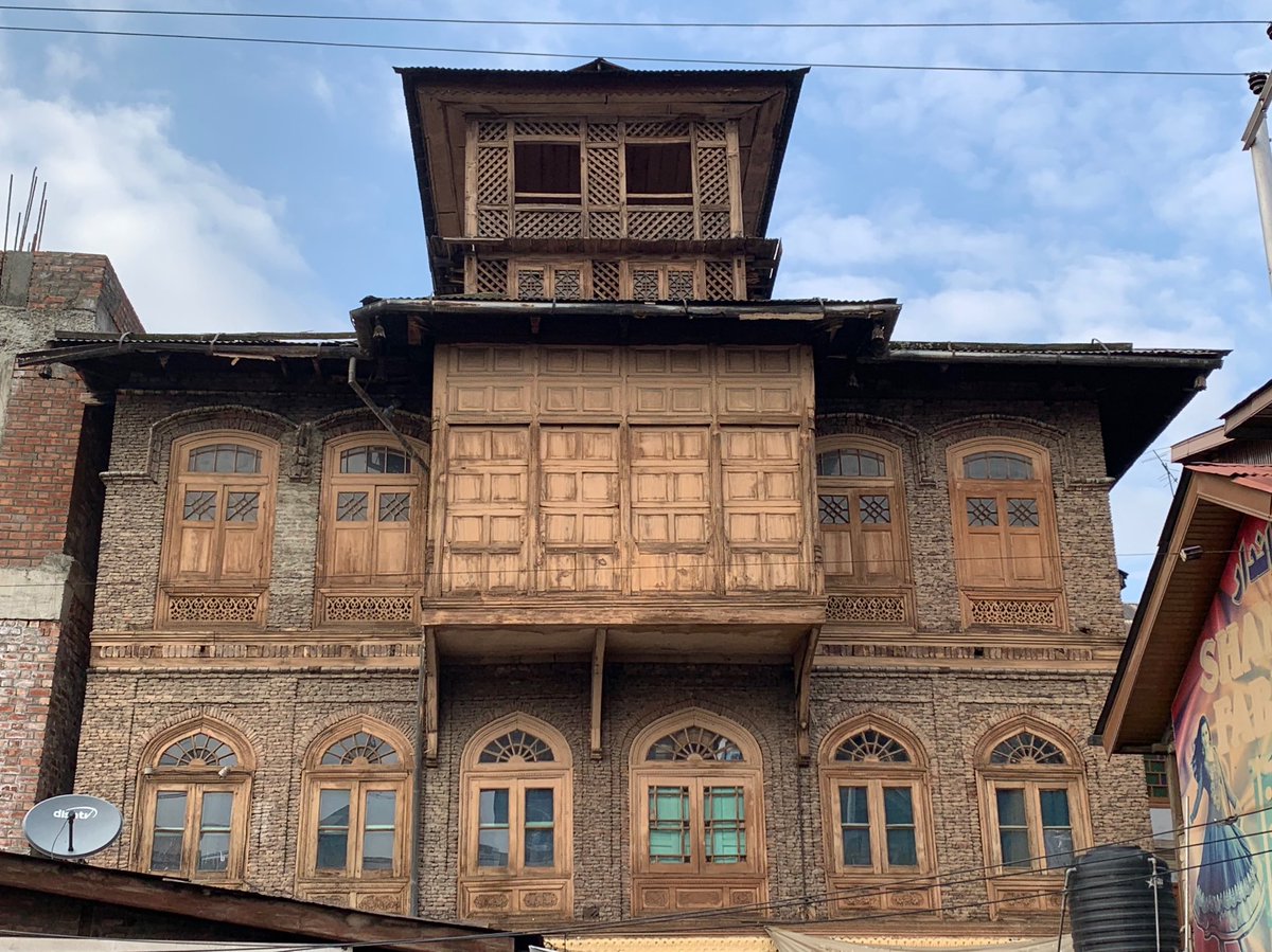 I am obsessed with old houses in Srinagar’s Old City. The grandeur, the quaintness, the craftsmanship is unlikely to be matched ever again. 