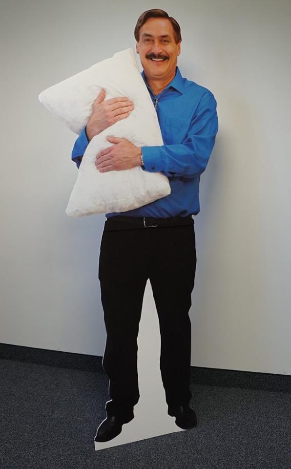 Police found a "deranged person standing outside in the cold hugging a pillow" was actually just a cardboard cutout of MyPillow CEO Mike Lindell https://t.co/71CUiZzTjl 