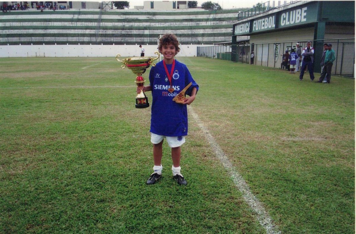 A história se repete. Campeão Mineiro 2005 categoria Mirim. Final contra o Atlético MG no Estádio Independência. 🏆💙🦊 #DejaVu #Cruzeiro #OldButGold 