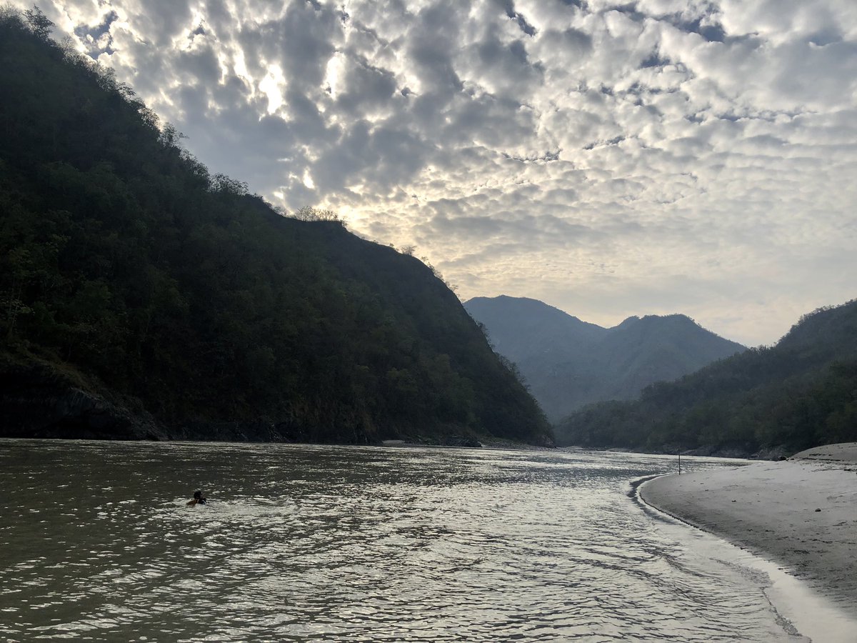 Been away from gadgets, social media and all that pulls you down. Mountains, river, trees... was so good to get away. 