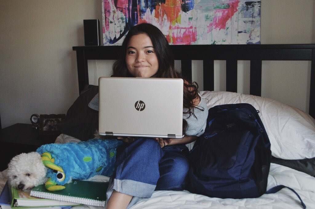 plus side of going back to school is the @Intel powered 2-in-1 laptop from @bestbuy bc it can do everything. https://t.co/6ID7dlyrpq #ad 