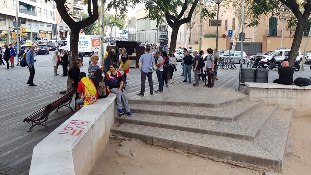 Es dissol per baixa assistència la concentració unionista de plaça Artós https://t.co/pnQto5idvH 