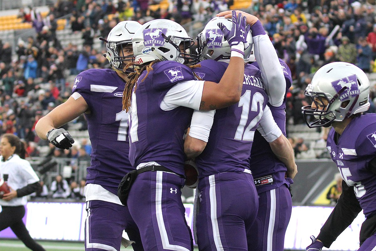#VANIERCUP CHAMPIONS! 🏆🏈 Your 2017 #UNDEFEATED @WesternMustangs have defeated @rougeetor to win #WesternU’s seventh Vanier Cup! Final Score: 17 - 39 🐎💜#nationalchamps #PurpleReign #GoStangs #purpleandproud #Vanier53 