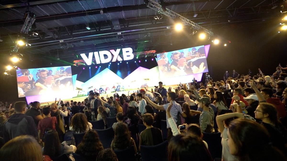 من قلب الخُبر فلوق اليوم على اليوتيوب:
- حفل Vidxb. 
- التقينا ب يوتيوبرز لاول مره.
- تحدي في وسط الحفل. 
https://t.co/YCEiL5ec78 