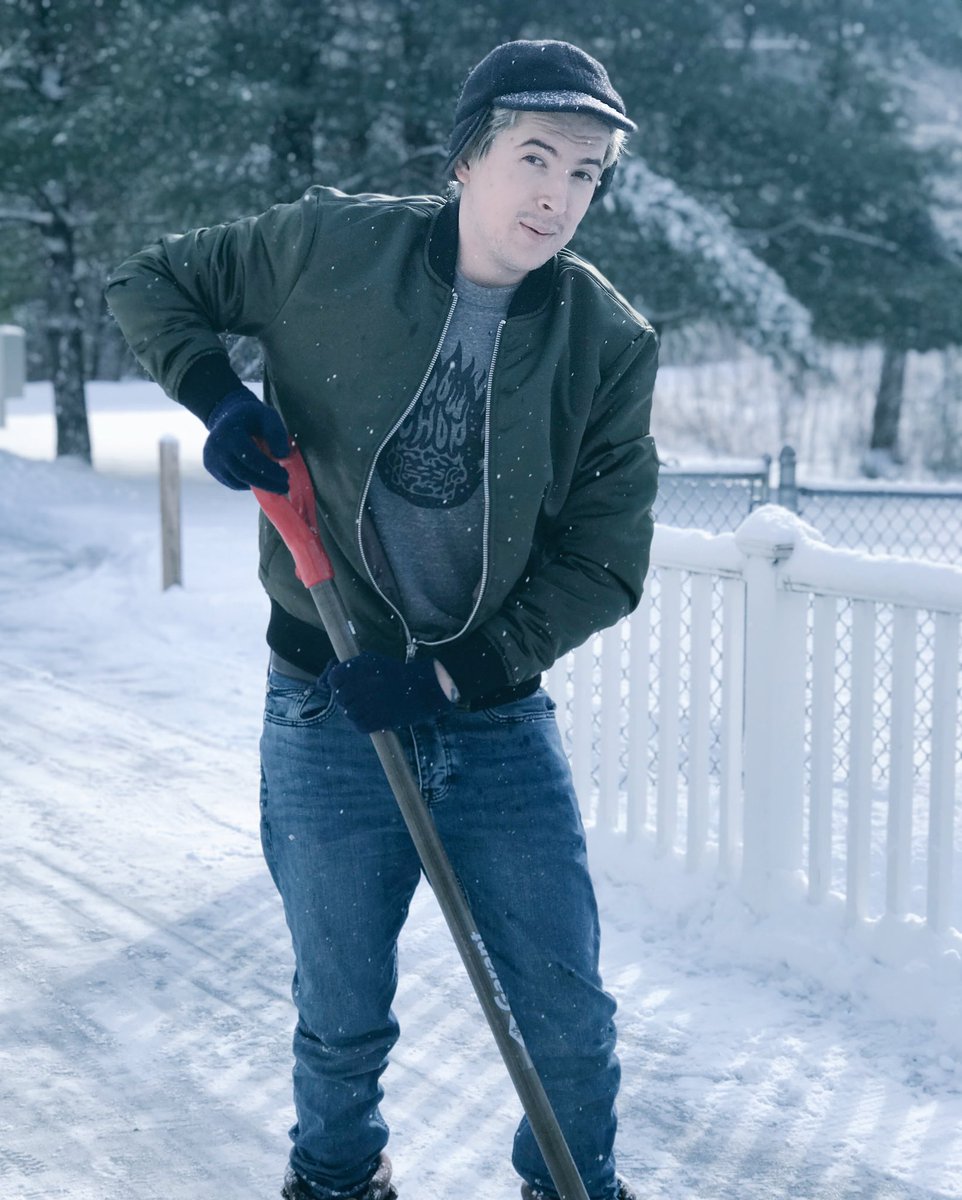 When you travel 3,000 miles to shovel your family’s front deck. Merry Christmas 🎄 