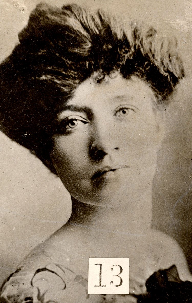 Why is the idea of suffragette violence so contentious? @FernRiddell on how perceptions of the suffrage movement have been sanitised. https://t.co/NtA7rvGERE 
