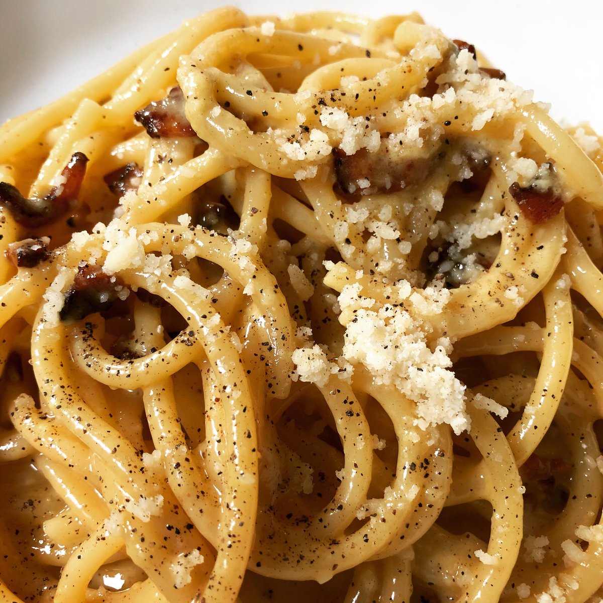 I made this 4 days ago and now I’m wide awake in the middle of the night wishing I had some right now .. Bucatini Carbonara #pasta 