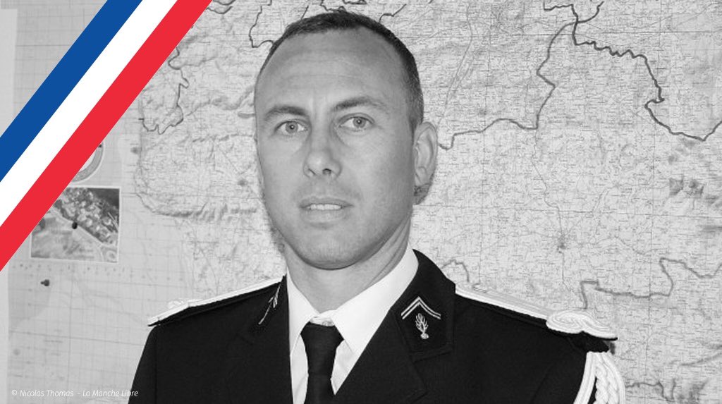 Donnons à ce Monsieur le nom d’une avenue très passante, au coeur de @Paris. Pour que notre mémoire reste en éveil quand l’émotion du moment sera retombée. Que plus tard, des enfants demandent à leurs parents : « c’était qui, #ArnaudBeltrame ? » Respect, tristesse et gratitude. 