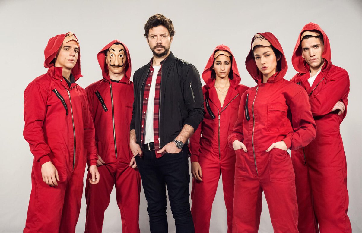 HEY BABES. WE’RE READY FOR THE 3RD SEASON 😏🌹 #LaCasaDePapel3 