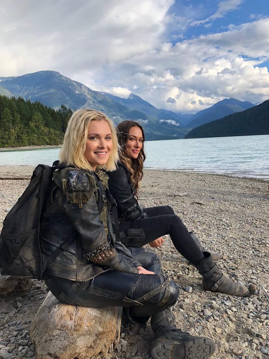A day at the alien beach.  ⁦@MisElizaJane⁩ ⁦@tasyateles⁩ #the100Season6 #The100 