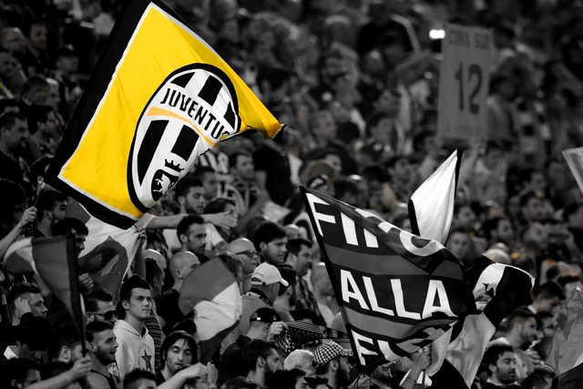 Tanti Auguri @juventusfc ! Oggi compi 121 anni, sei una Vecchia Signora sempre bella e vincente. 19 di questi li abbiamo passati insieme, e sono stati tutti fantastici! Ale #Juve121 #finoallafine #ADP10 