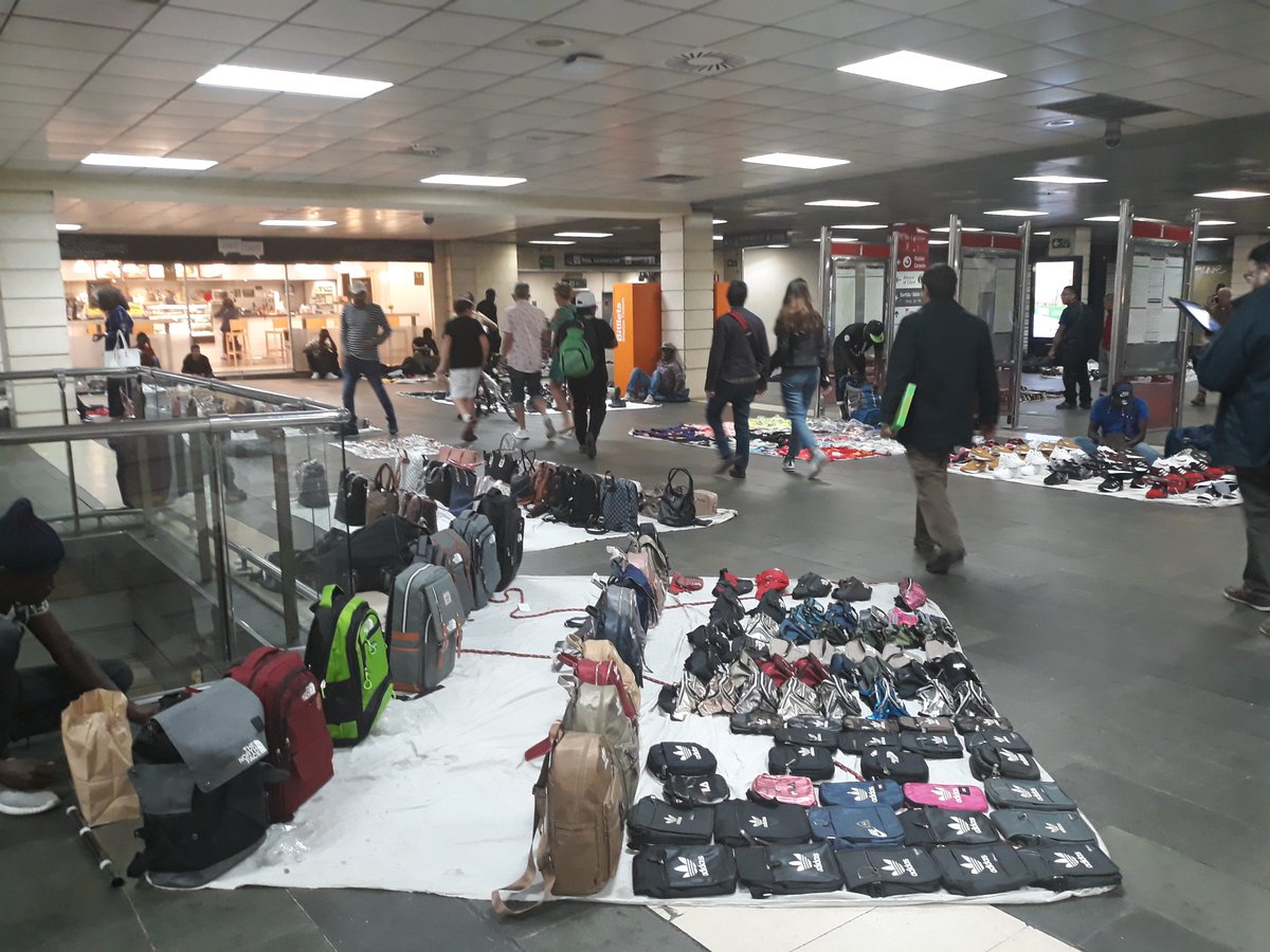 Com ja sabeu, aquest és l'aspecte que té habitualment l'estació de Plaça Catalunya. Obrim fil... 