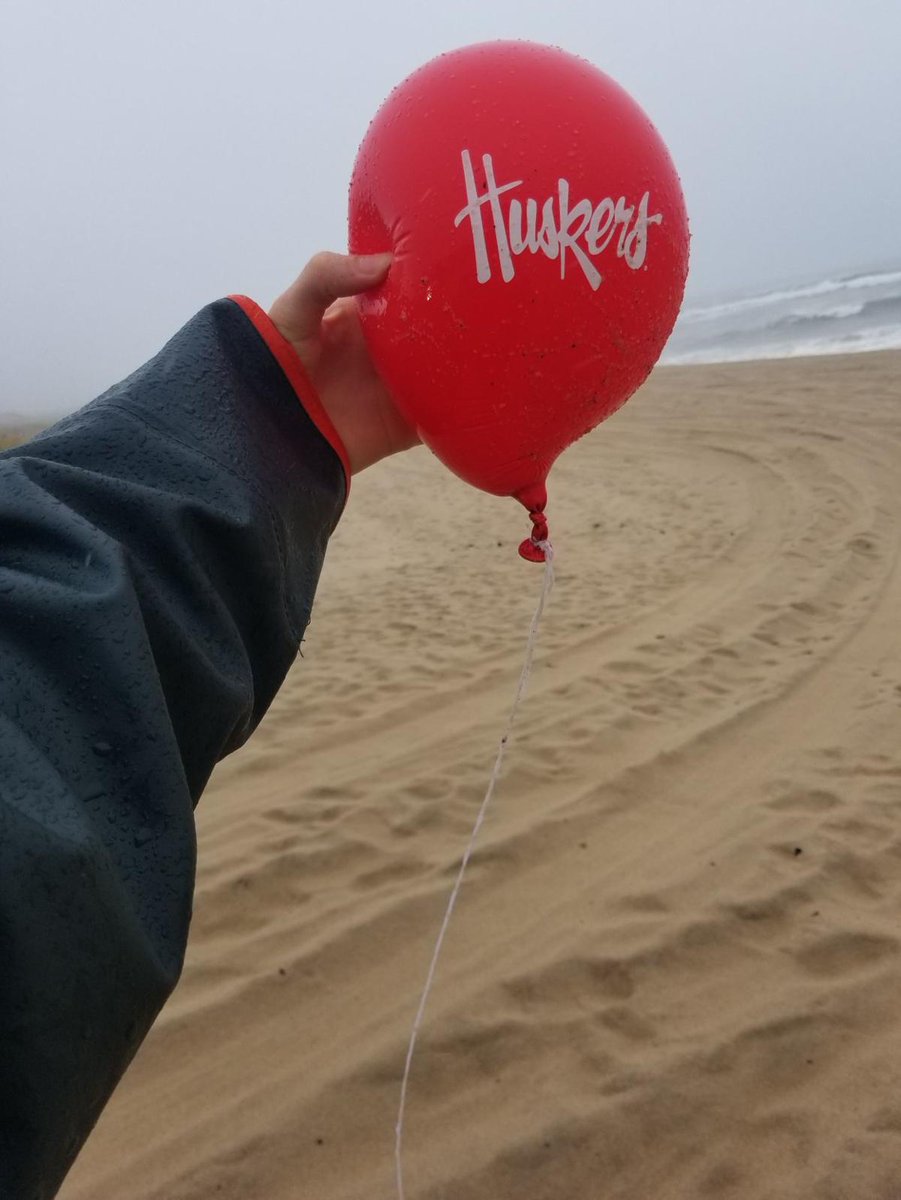 Husker balloon apparently released from Memorial Stadium found on New York beach: https://t.co/LE2uboYDNN 