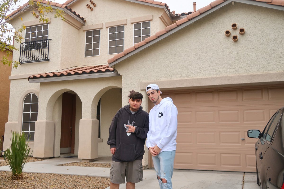 THE OFFICIAL DARE HOUSE IS HERE! 🏡

More roommates &amp; a house tour coming SOON..

#DareToAchieve 