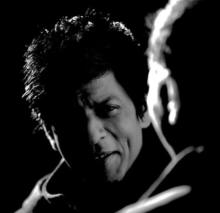 And 7 years later, this picture is still vivid in my mind as all other moments of fun and laughter during the shoot!
Love and warmth to the entire team. 

#7YearsOfDon2 @iamsrk 