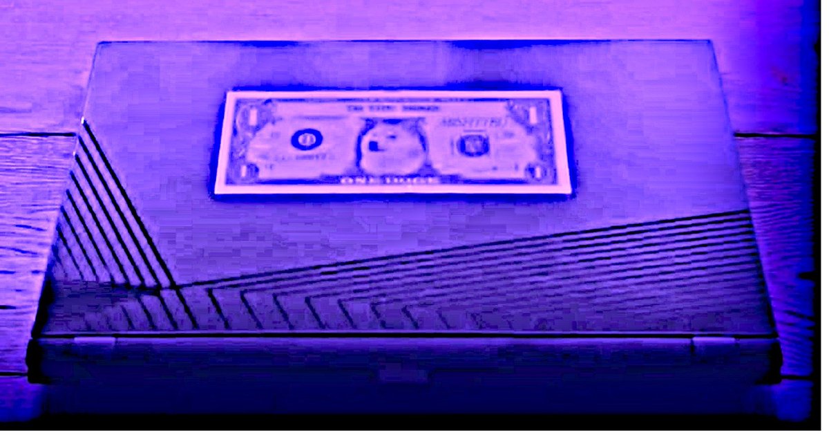 If you missed it this is the sticker on @elonmusk’s gaming laptop. Yes that’s a dog on a dollar bill. 