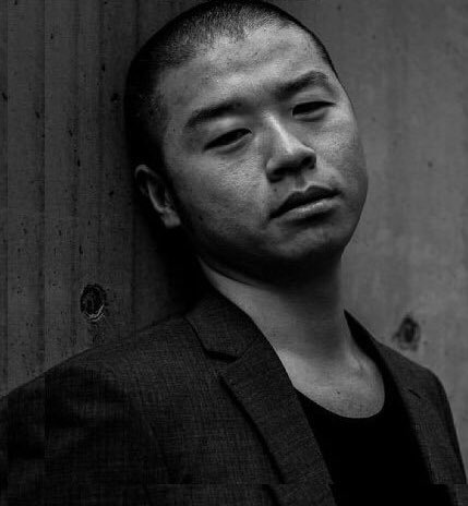 昔コンビを組んでた時、baseよしもとのライブで『自分は先祖が与謝野晶子で、家に写真もある』と謎の嘘をついた山名。結婚の報告を電話で受けた時はドッキリか何かかと思ったけど、今回はほんまやった。むちゃくちゃめでたいがな。おめでとう！ 
