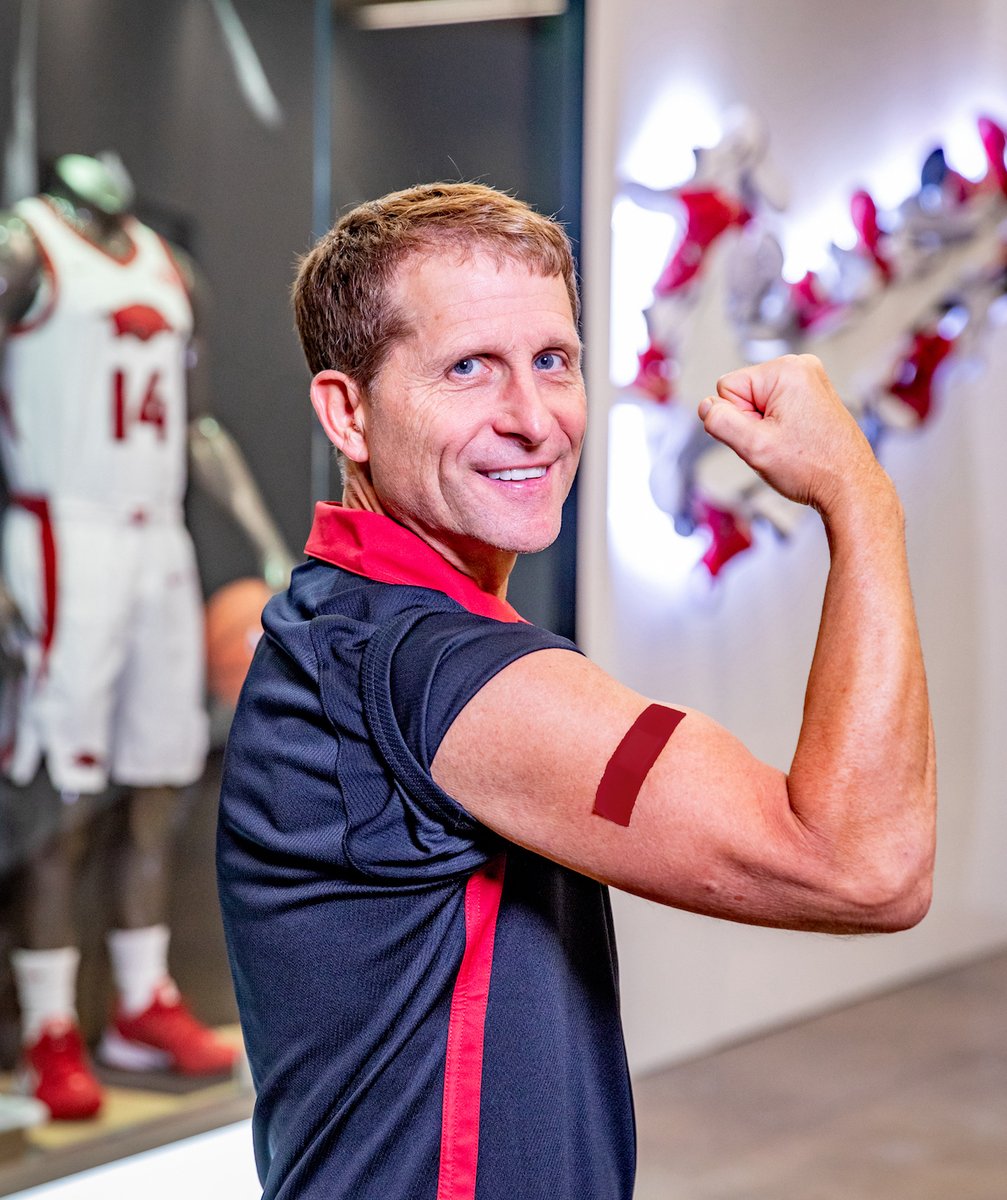 Get vaccinated. Get rewarded. All vaccinated students – regardless of vaccination date – are eligible for weekly drawings beginning Sept. 1 that include $500 scholarships, parking/dining/bookstore credits and trips. Be RazorBACK ready. Enter to win!  #uark https://t.co/elJwyGXqod 