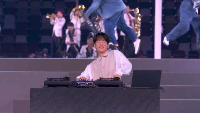 東京オリンピックの閉会式に出演させて頂きました！！
まさかこんな場所でDJルーティンをやらせてもらえる日が来るとは。。。まだフワフワしています。。。皆さんありがとうございました！！！

#Tokyo2020
#2020ceremony 