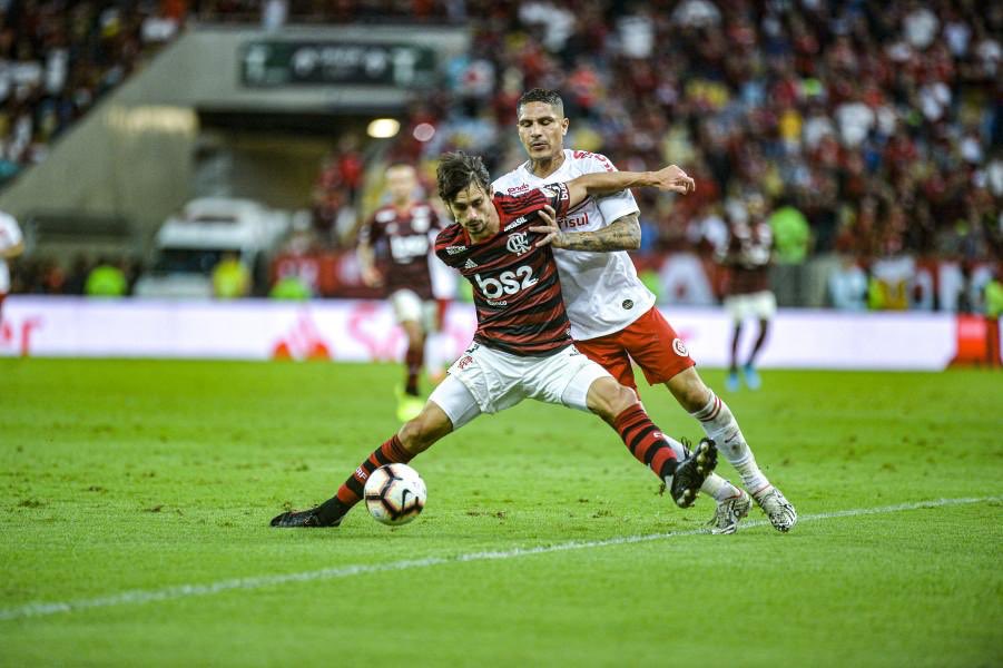 Feliz em voltar a fazer o que mais amo com essa atmosfera incrível no Maracanã . Vamos em frente 🔴⚫️ #issoaquiéflamengo #obrigadoDeus #quetorcidaessa 