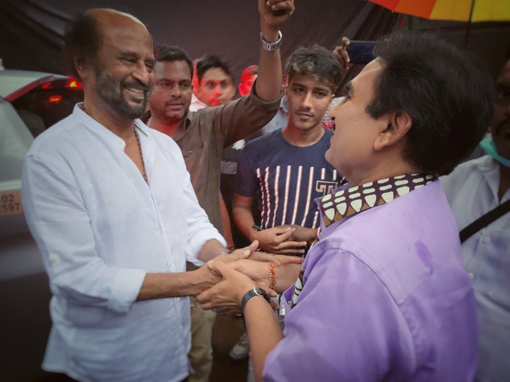 Bhagwan ke Ghar, der hai Andher nahi. Always wanted to meet Rajni Sir in person. It was an absolutely unbelievable coincidence, bumping into him at Film City! An inspiration and the epitome of humbleness. Feeling so...so lucky to have met him  🙌🏻 Thank You Rajni Sir! 😇 