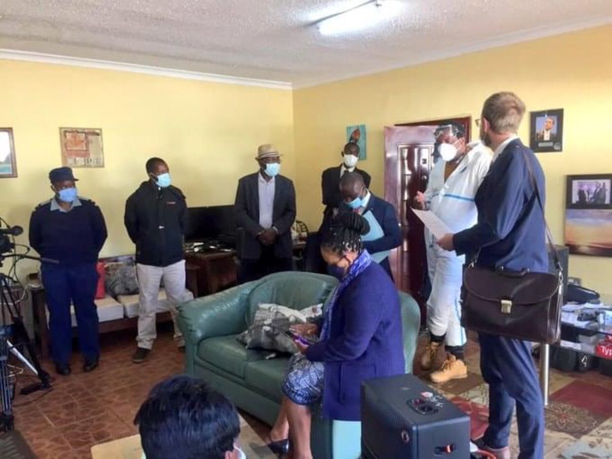 They’re at Hopewell’s home. They never did this to Obediah Moyo whose corruption was exposed by Hopewell. They made the case against Nguwaya deliberately weak. The regime targets corruption-busters, not the corrupt elements. Zimbabwe is going nowhere with this lot #FreeHopewell 