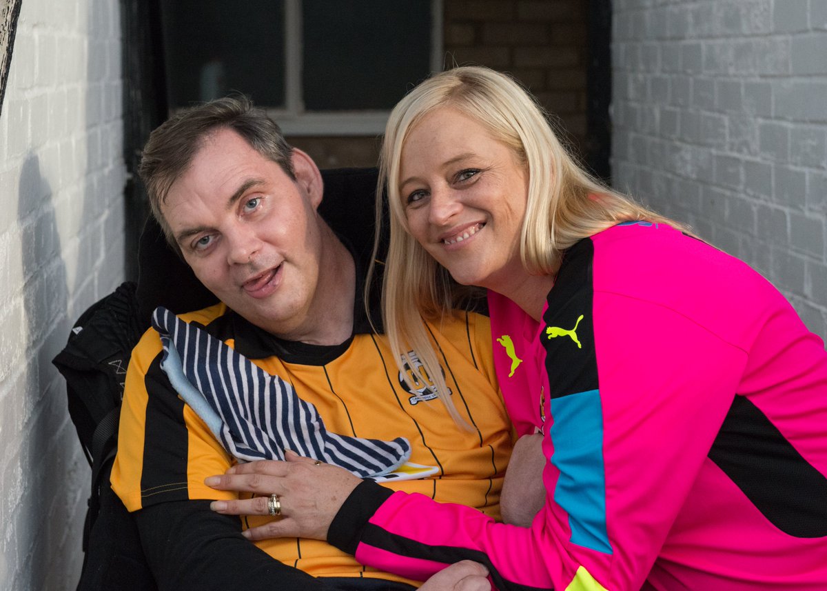 It is with a heavy heart that Cambridge United can confirm we have received the devastating news that Simon Dobbin sadly passed away at home this morning. 

Sweet dreams Simon. Forever a U 💛 🖤 